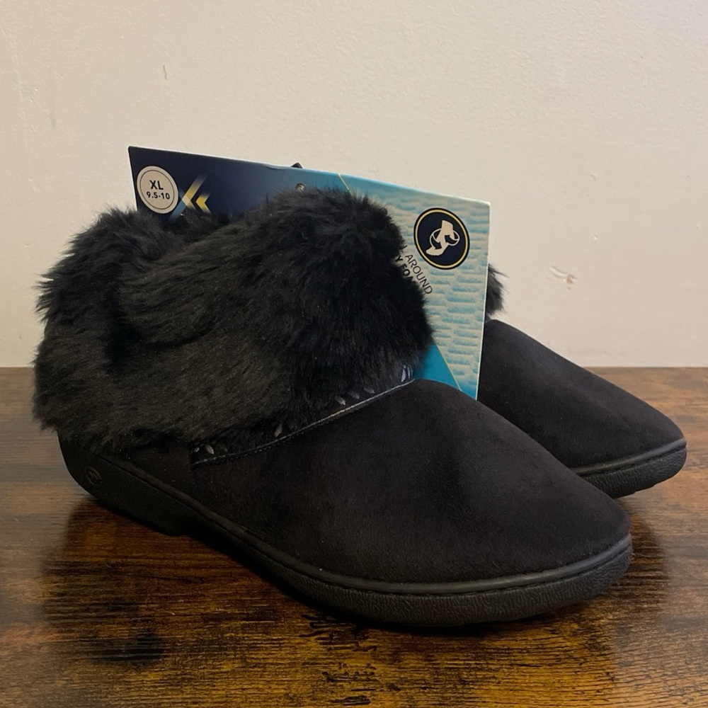 Isotoner Signature Black Bootie Slippers Women XL 9.5-10 Memory Foam/Faux Fur